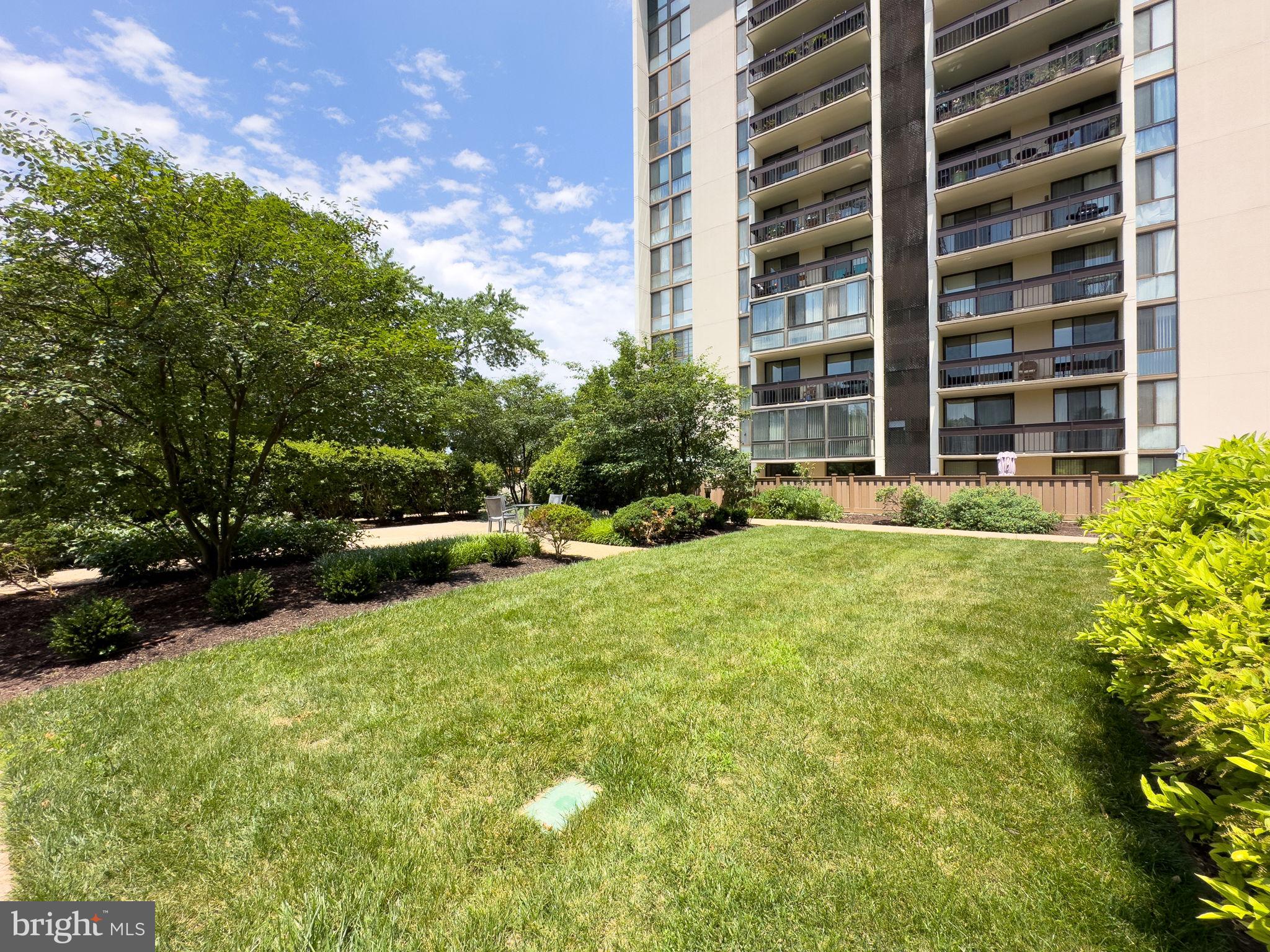 5300 Holmes Run Pkwy #306