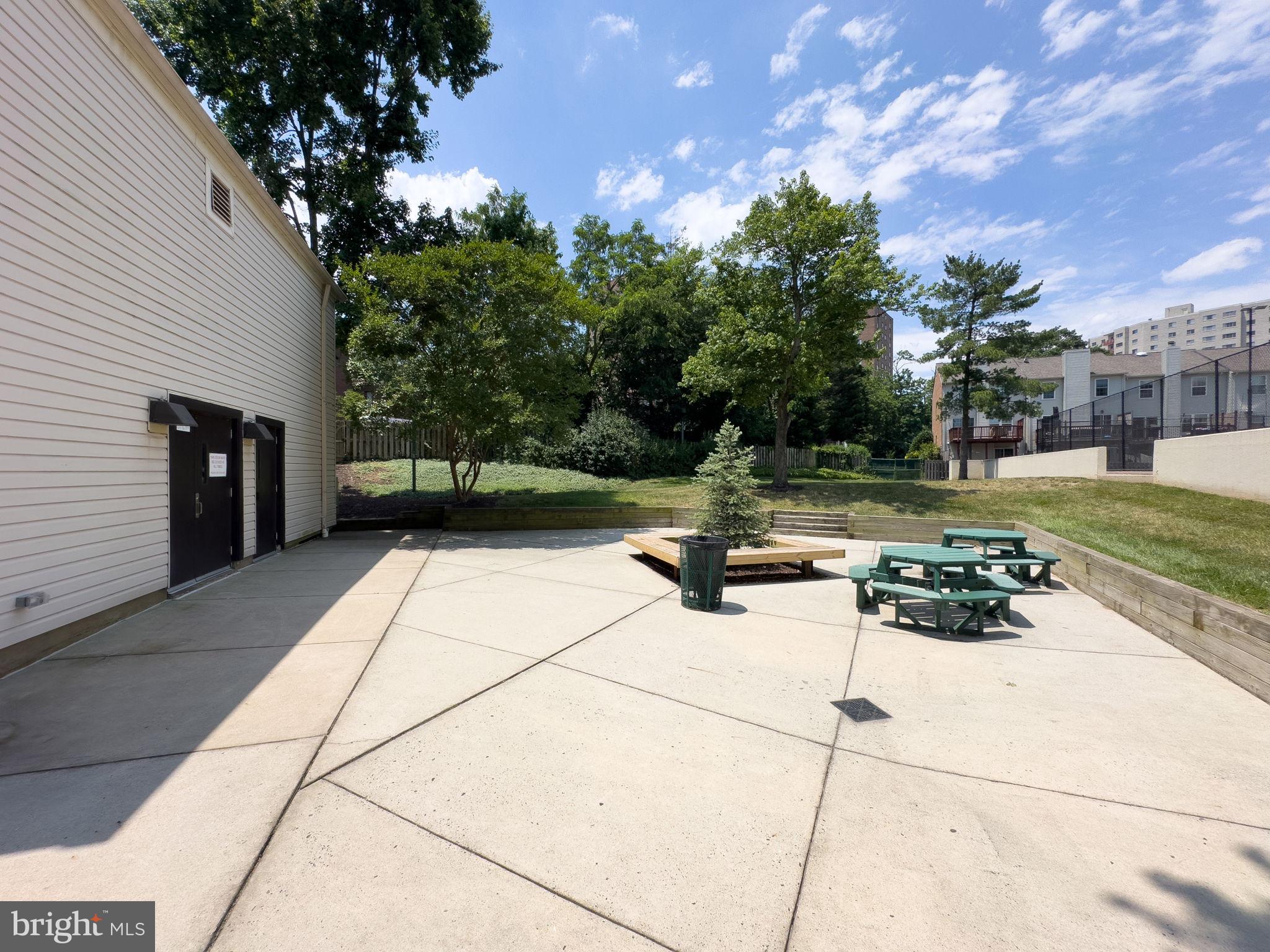 5300 Holmes Run Pkwy #306