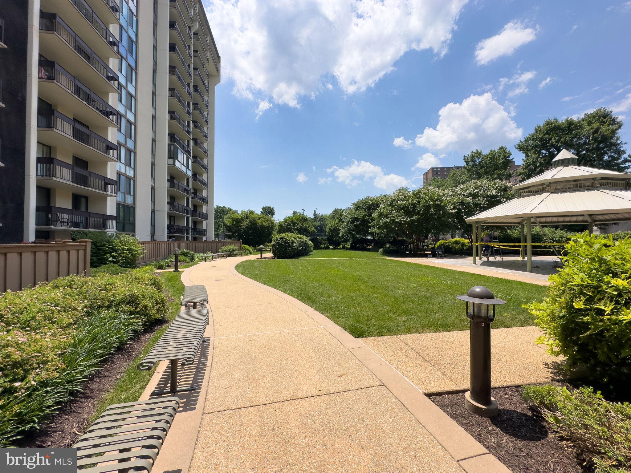 5300 Holmes Run Pkwy #306