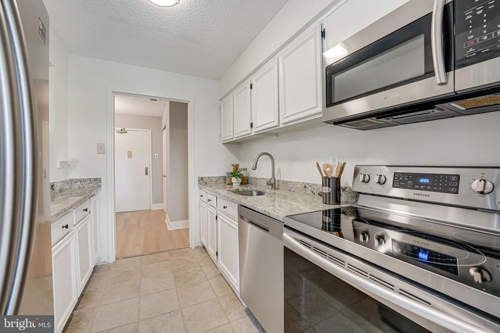 5300 Holmes Run Pkwy #306