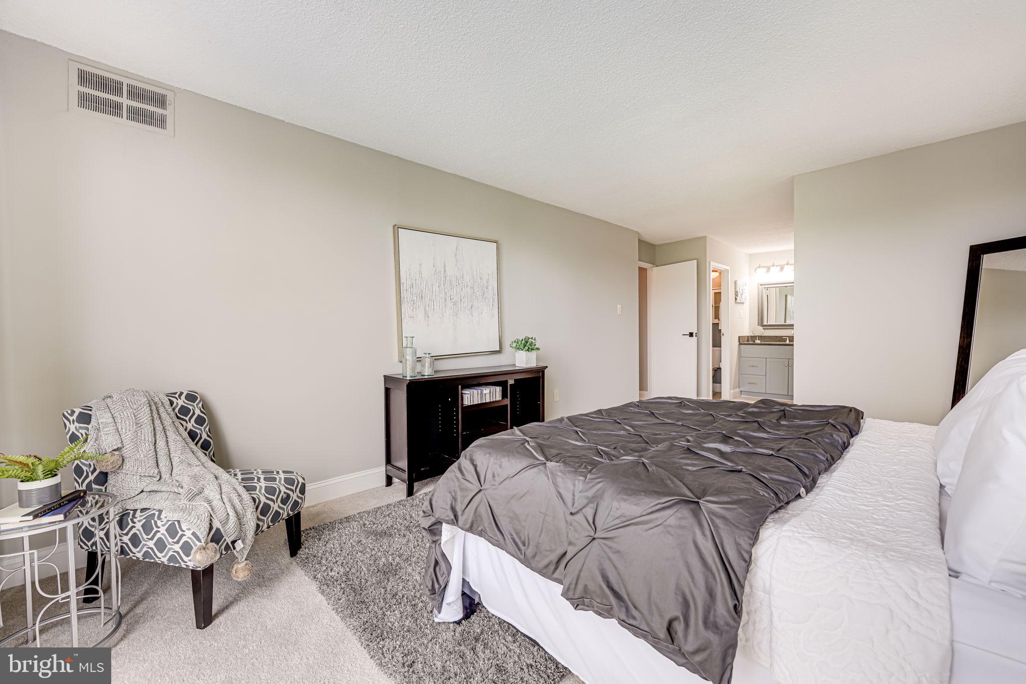 5300 Holmes Run Pkwy #306