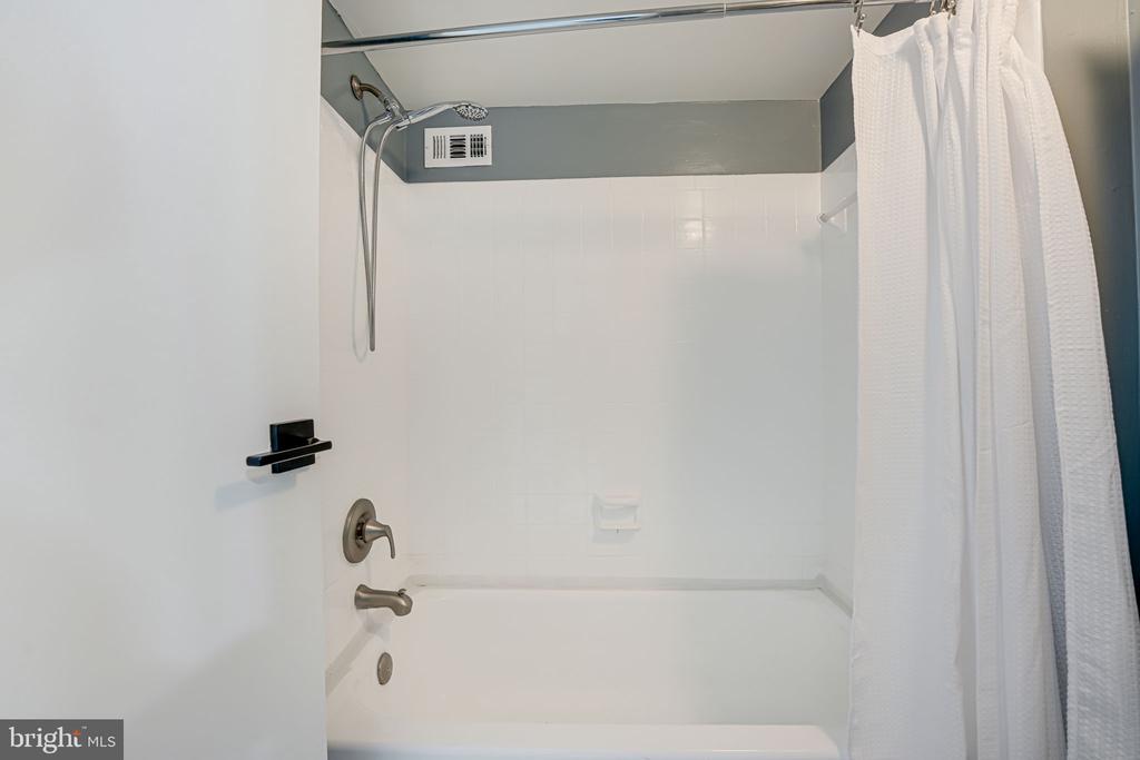 5300 Holmes Run Pkwy #306