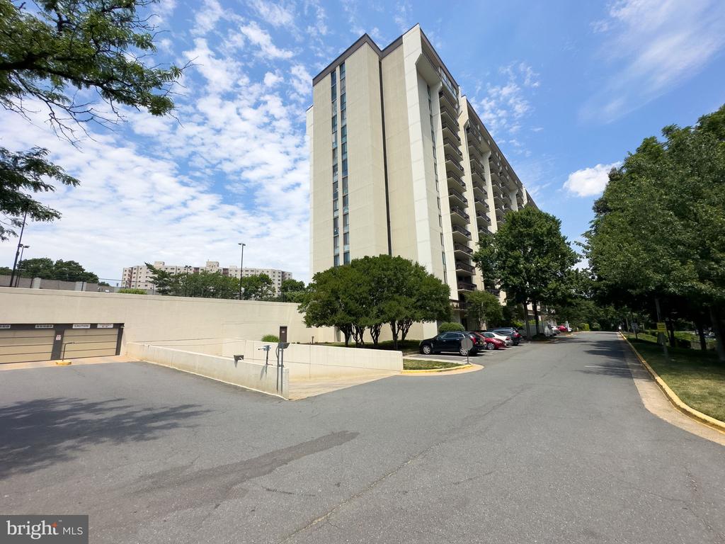 5300 Holmes Run Pkwy #306