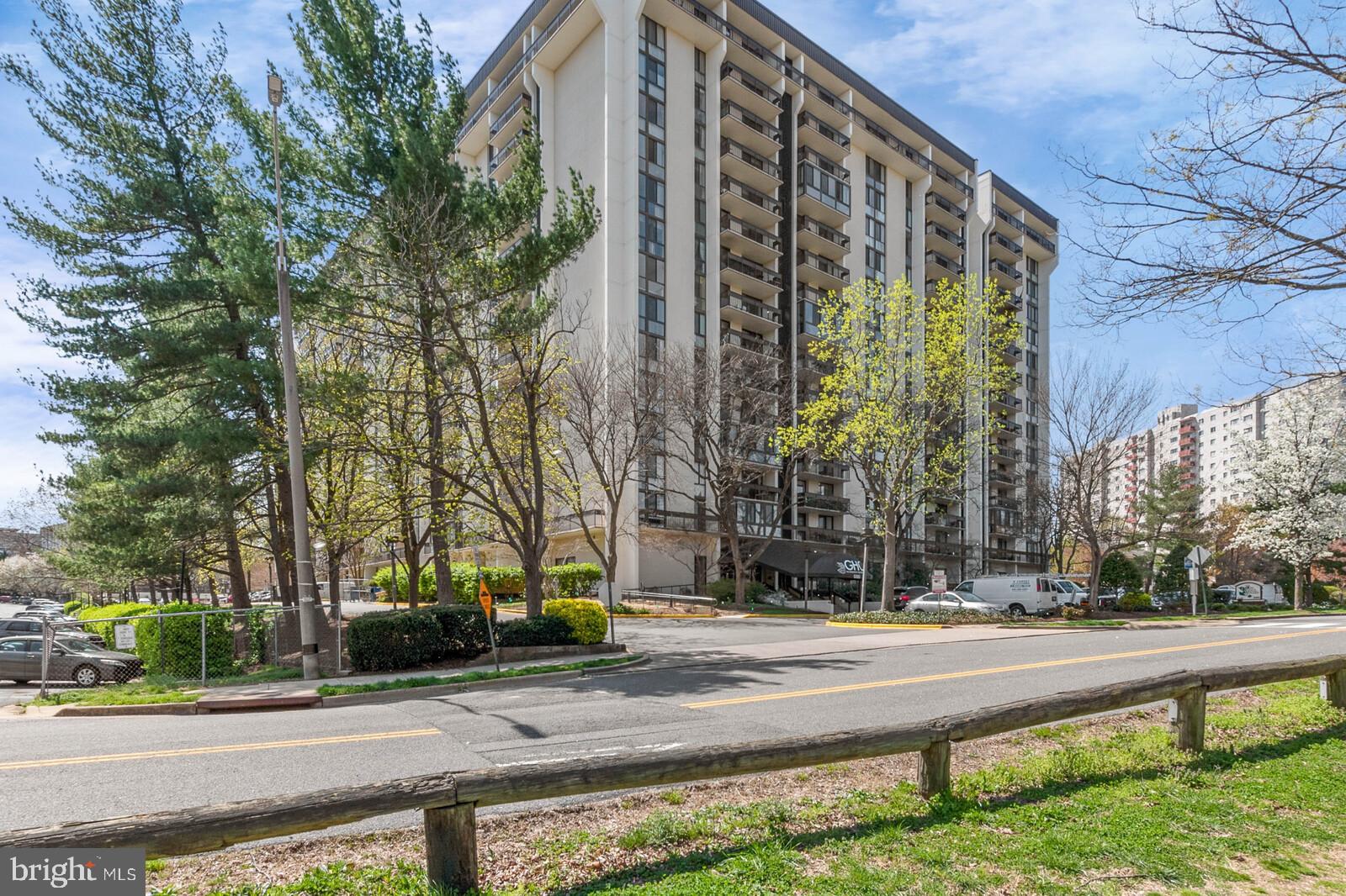 5300 Holmes Run Pkwy #306