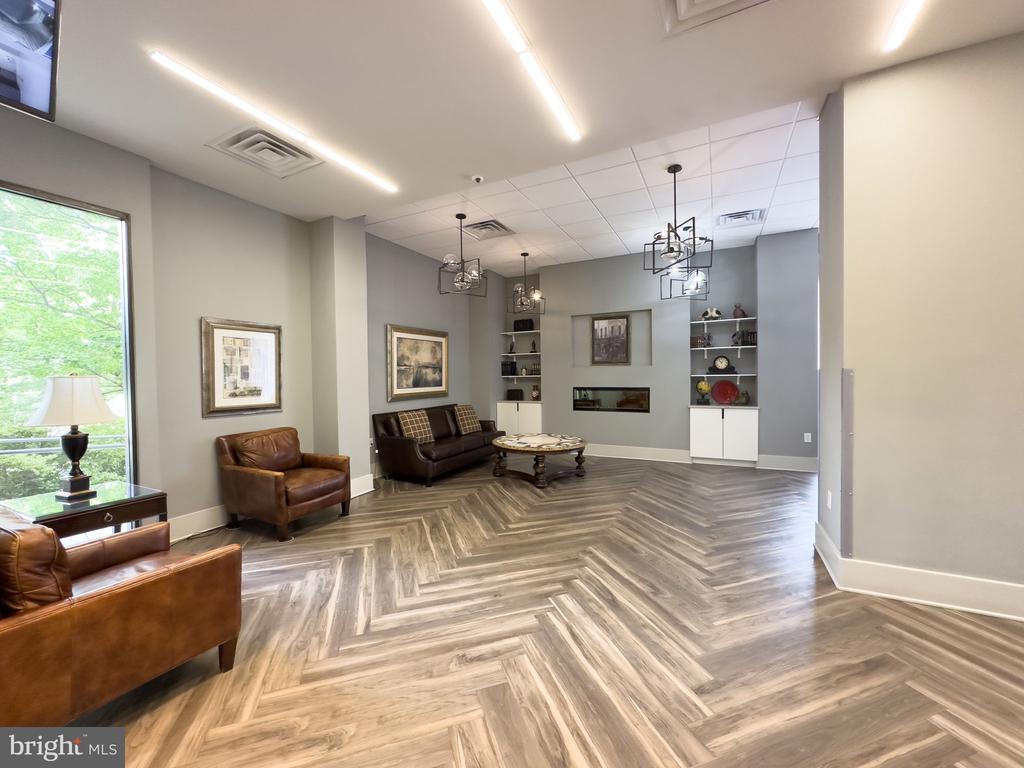 5300 Holmes Run Pkwy #306