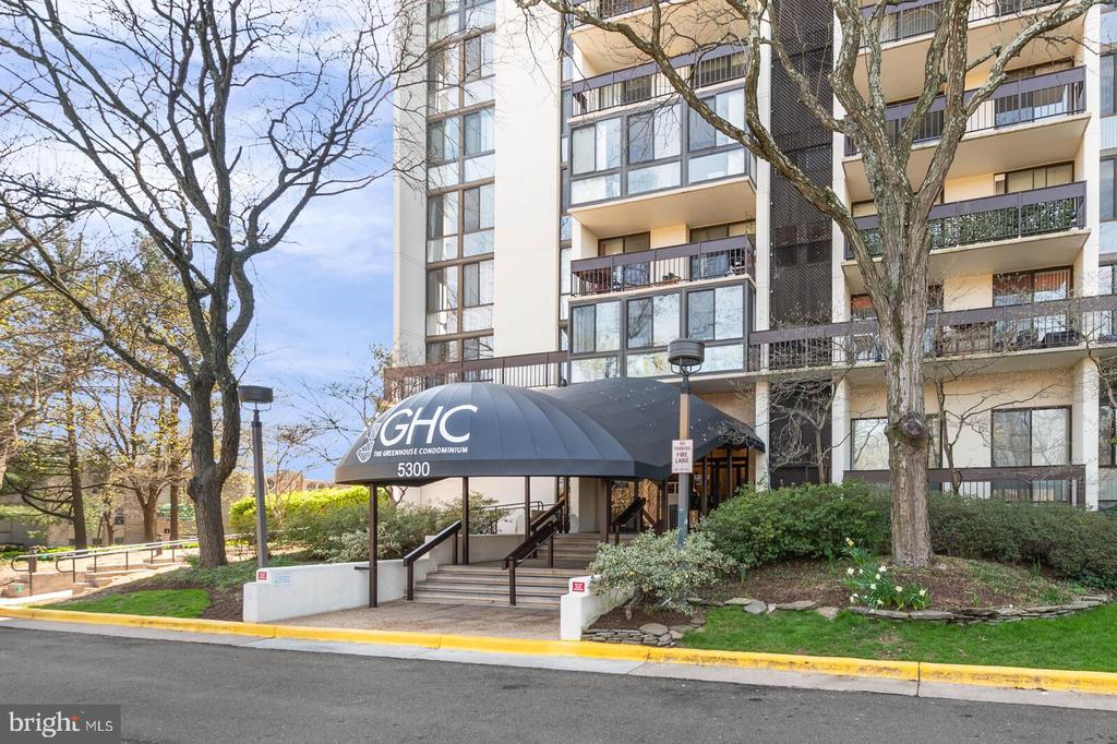 5300 Holmes Run Pkwy #306