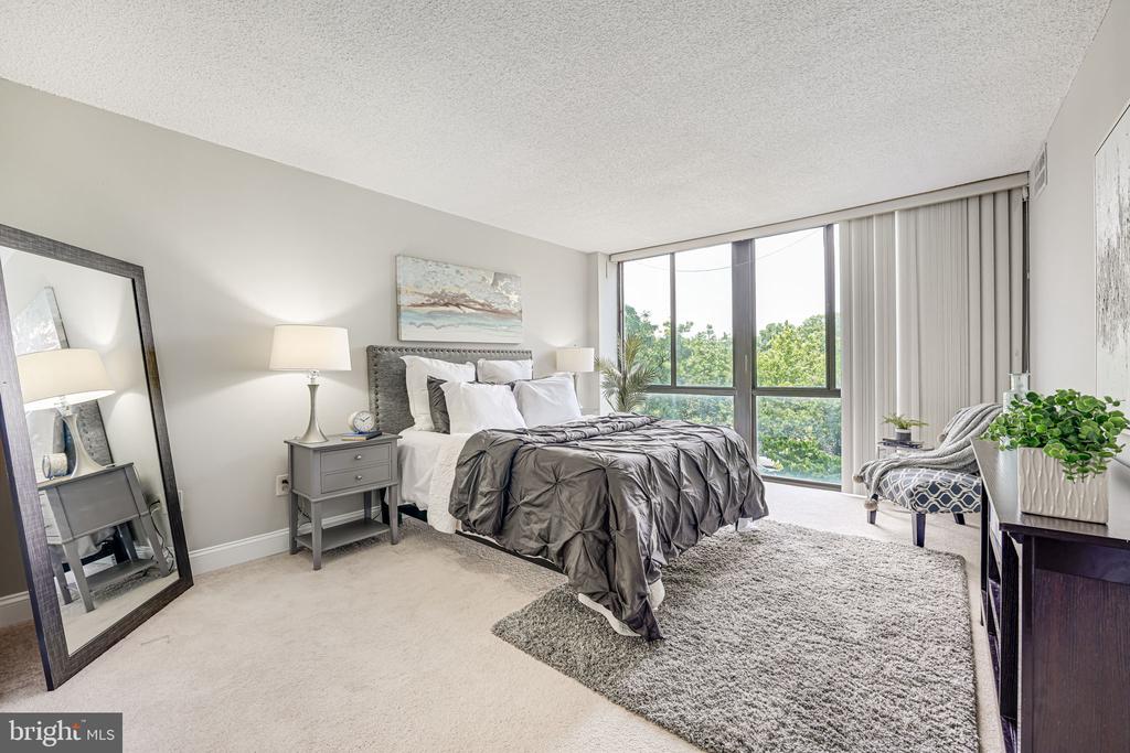5300 Holmes Run Pkwy #306