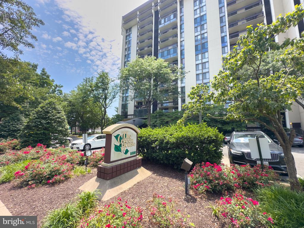 5300 Holmes Run Pkwy #306