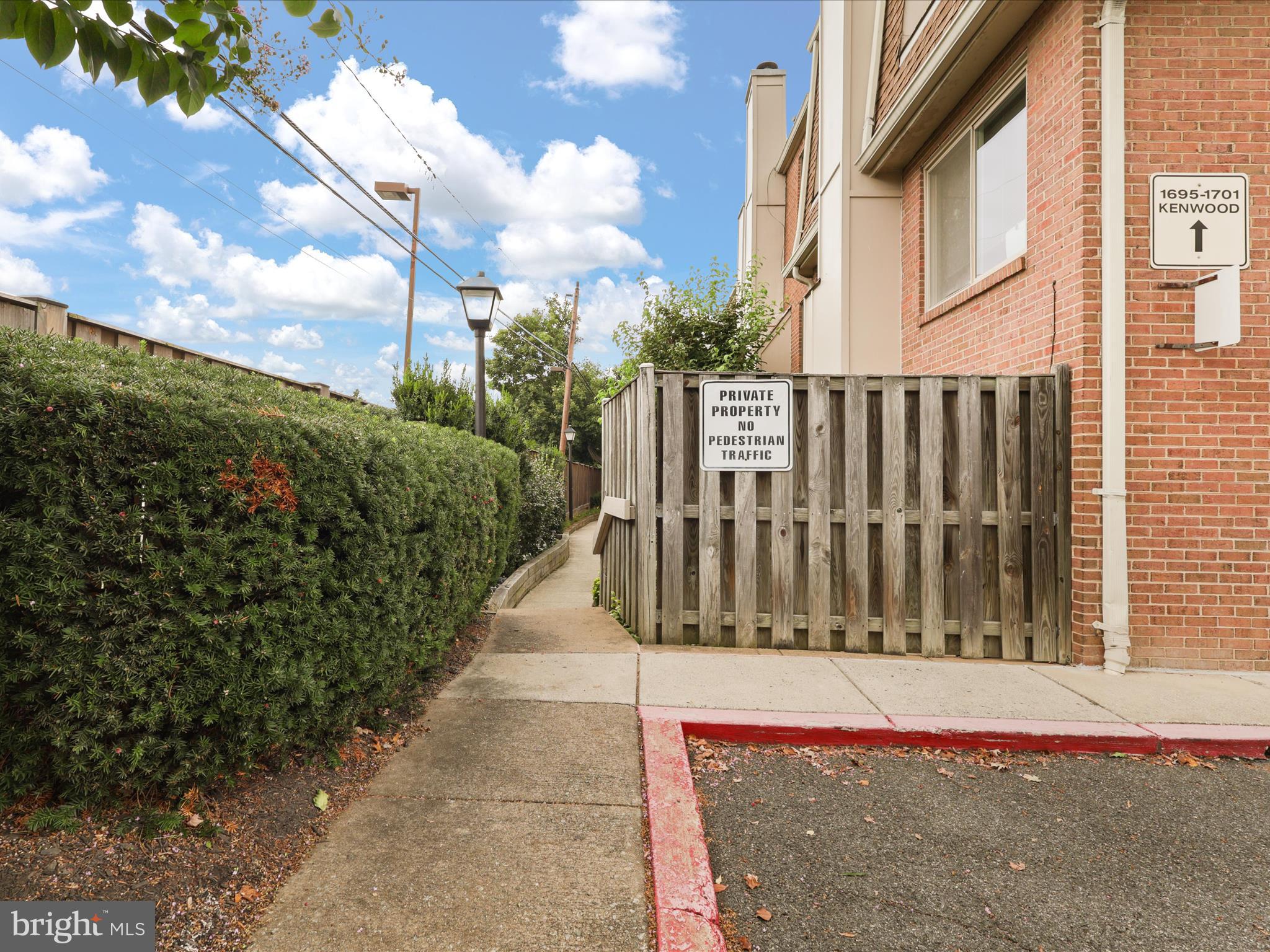 1699 KENWOOD AVENUE