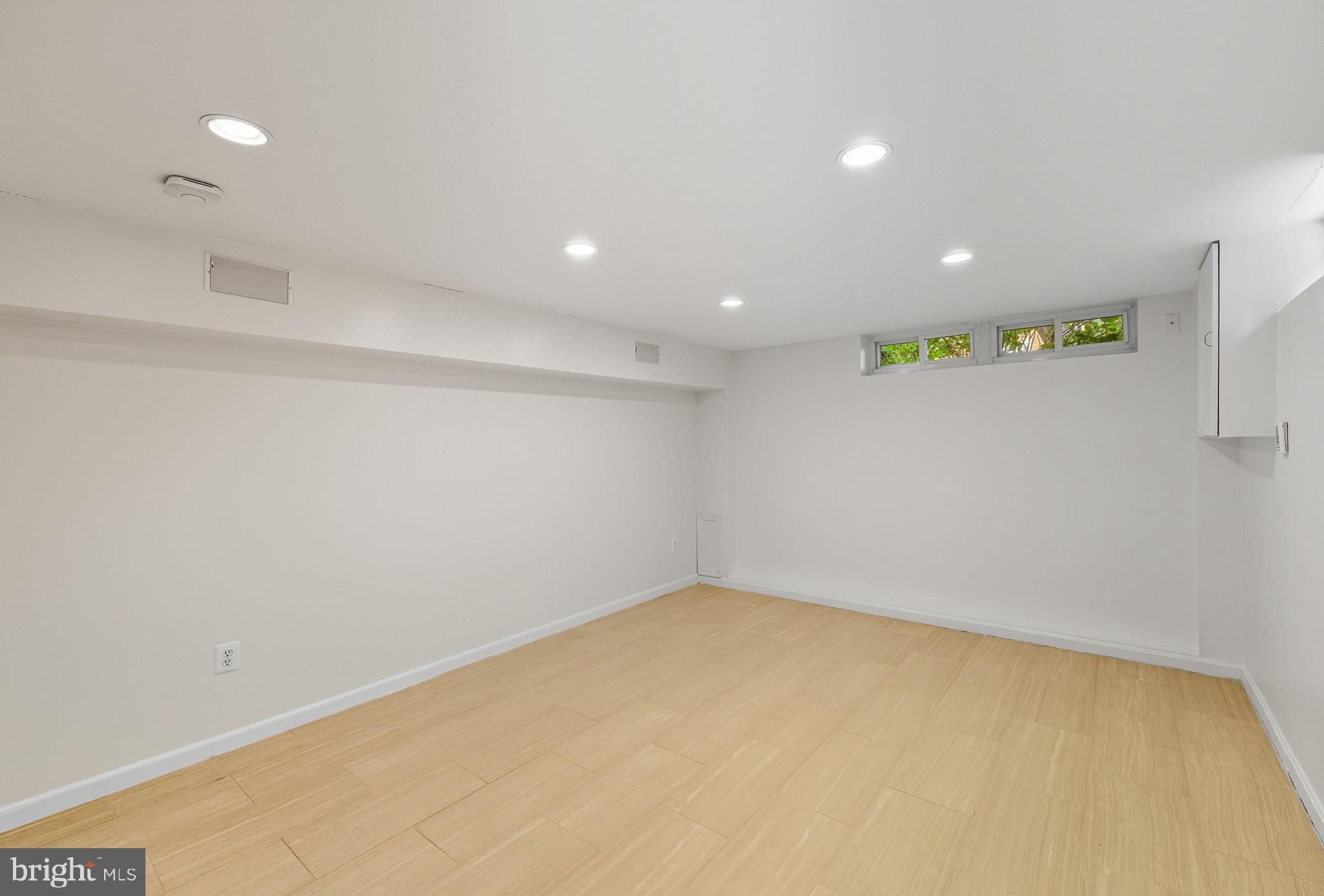 1212 PRINCESS STREET