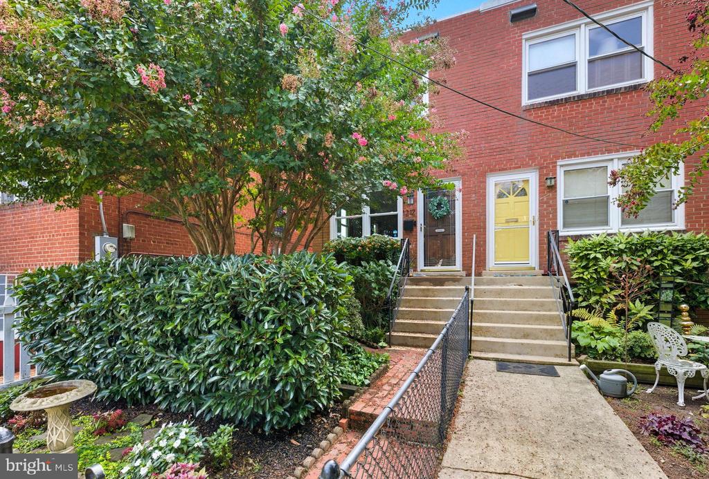 1212 PRINCESS STREET