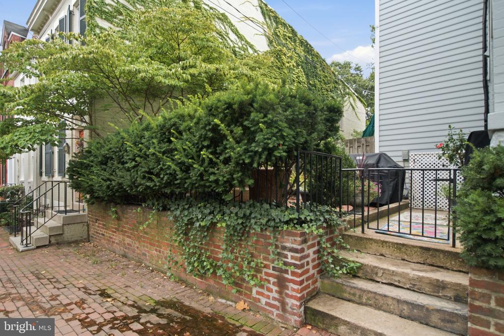 520 PRINCE STREET