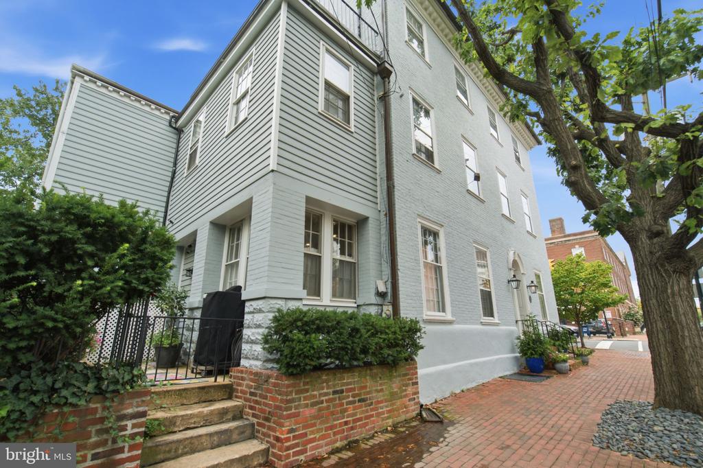 520 PRINCE STREET