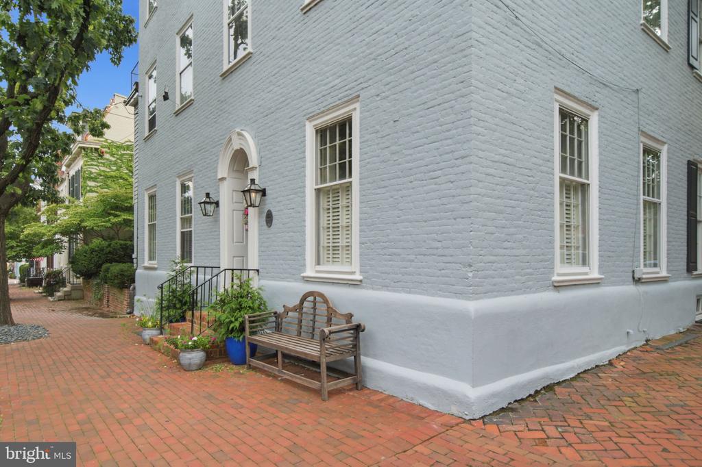 520 PRINCE STREET