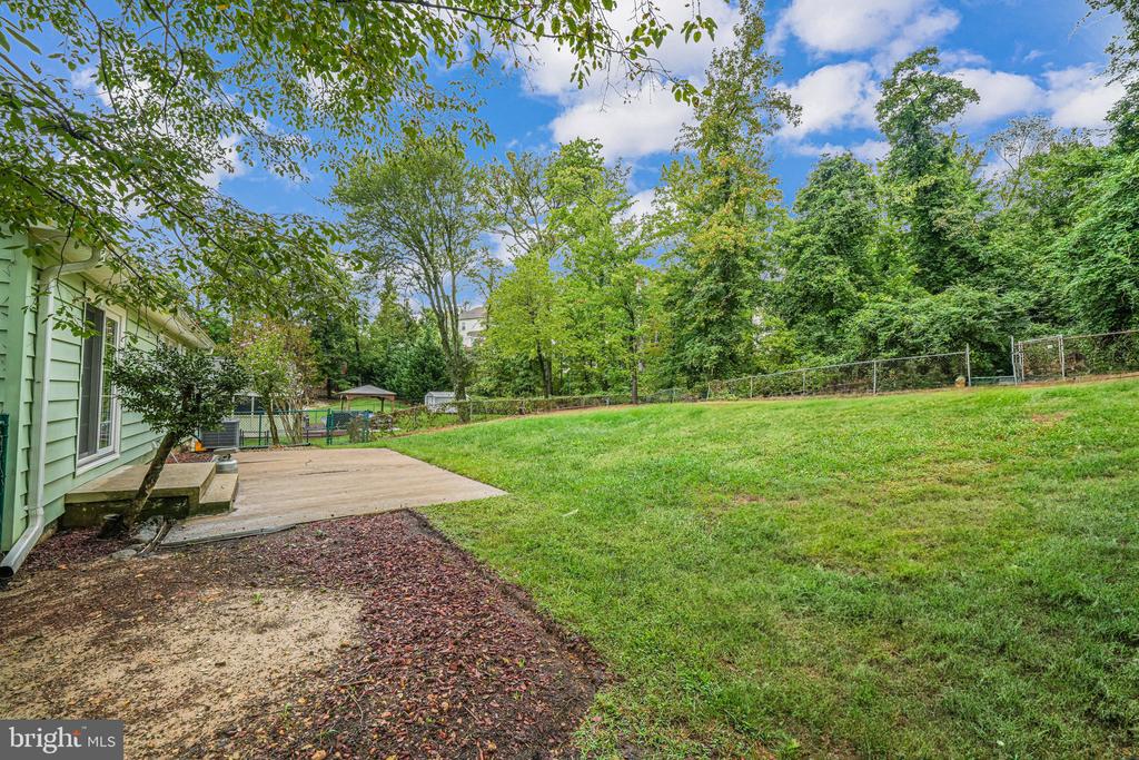 6435 Carriage Dr