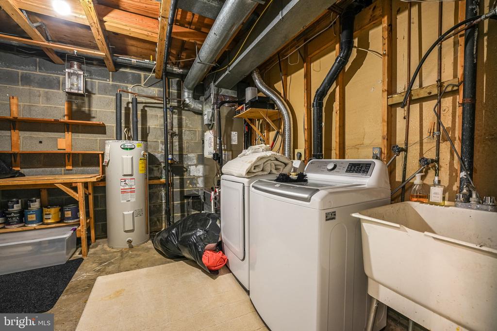 7315 GOLDEN IRIS CT