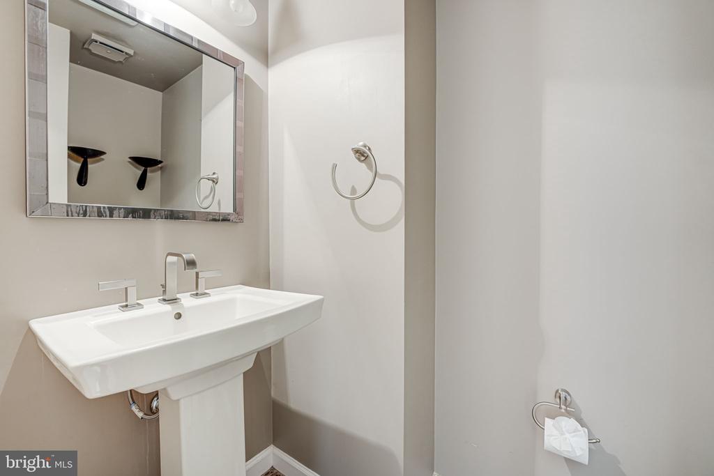 7315 GOLDEN IRIS CT