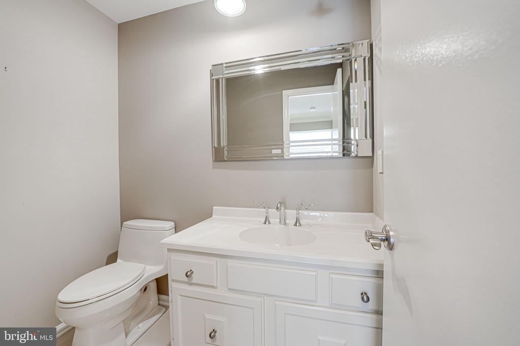 7315 GOLDEN IRIS CT