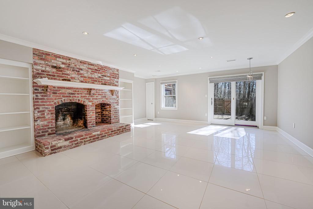 7315 GOLDEN IRIS CT