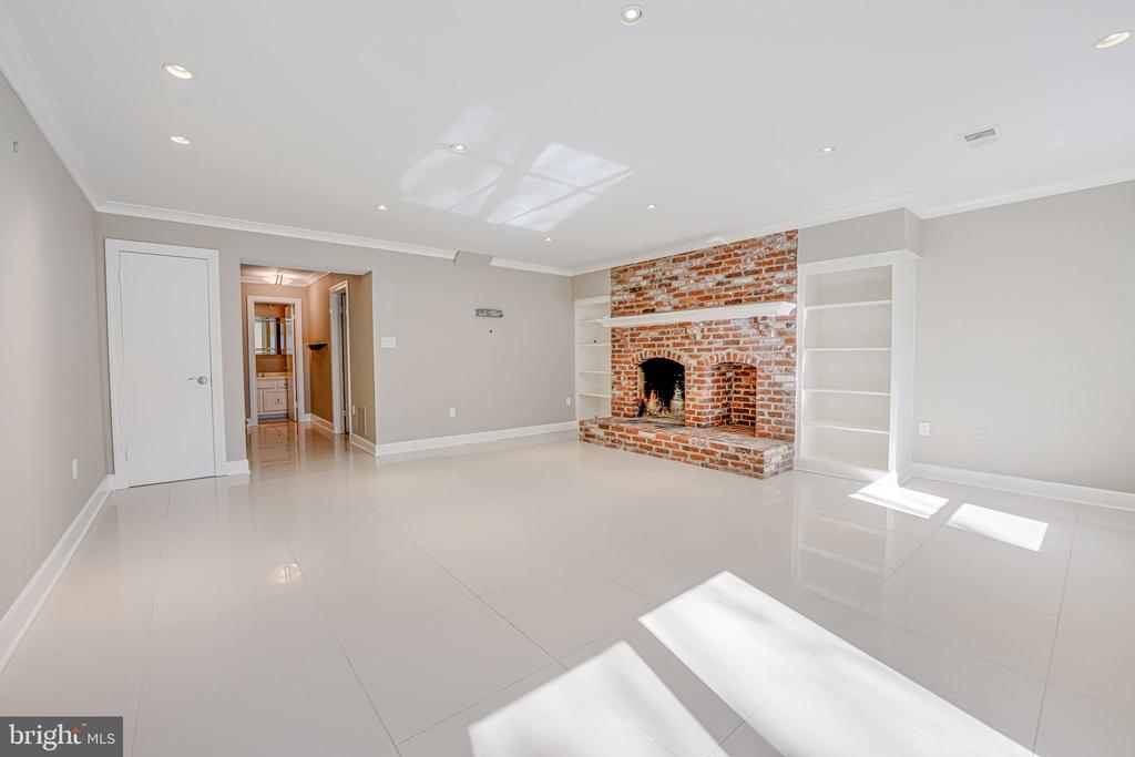 7315 GOLDEN IRIS CT