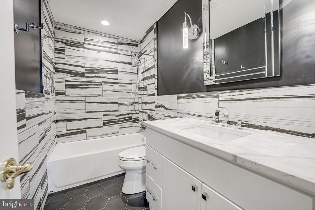 7315 GOLDEN IRIS CT