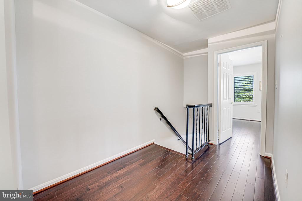 7315 GOLDEN IRIS CT
