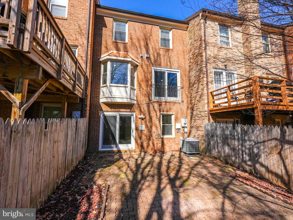 7315 GOLDEN IRIS CT