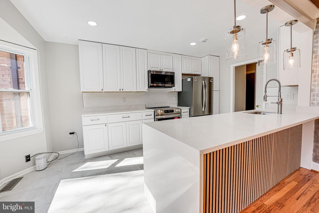 7315 GOLDEN IRIS CT