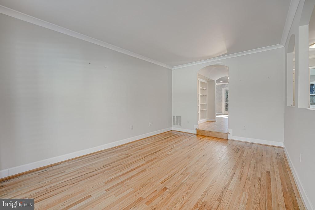 7315 GOLDEN IRIS CT