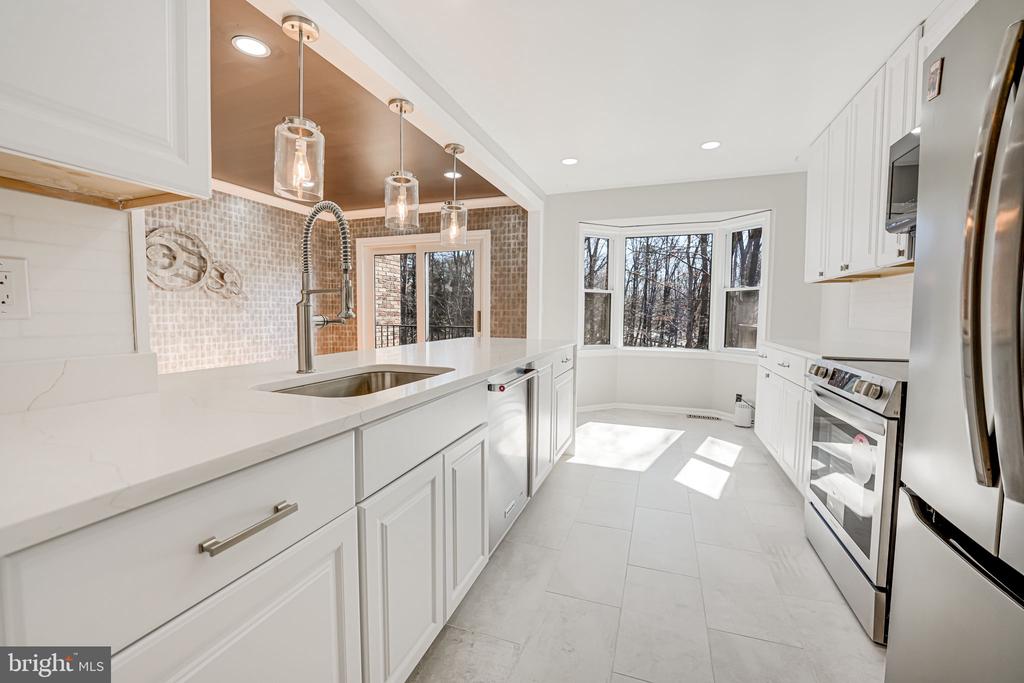 7315 GOLDEN IRIS CT