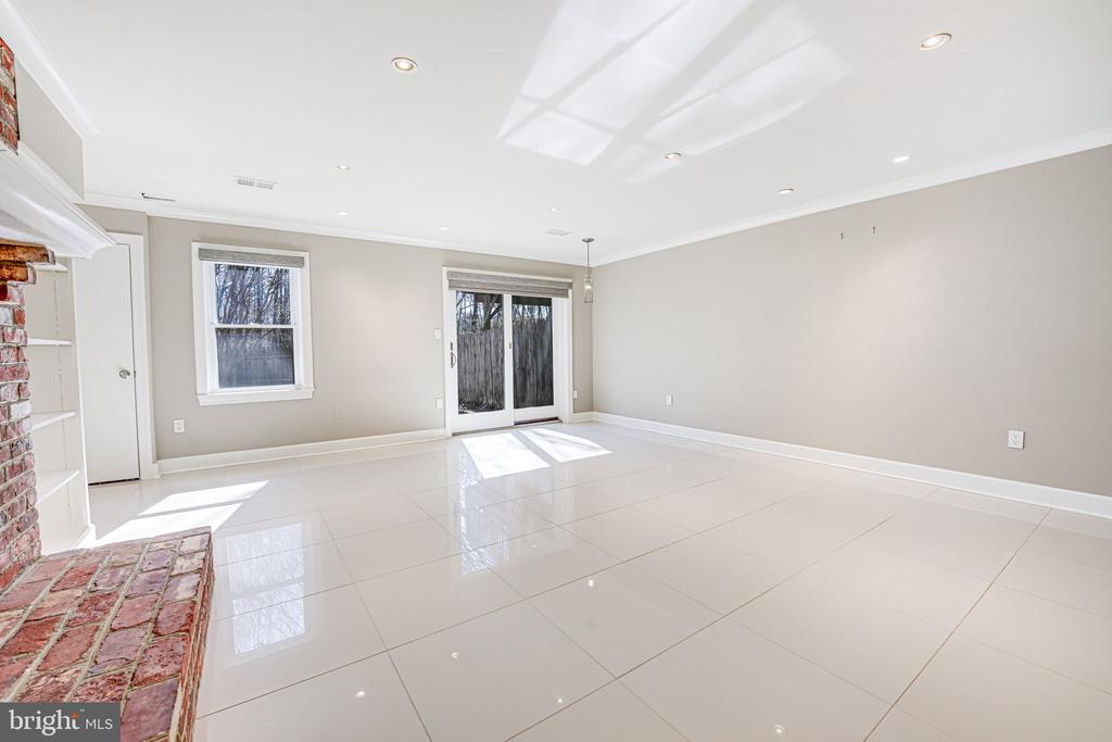 7315 GOLDEN IRIS CT