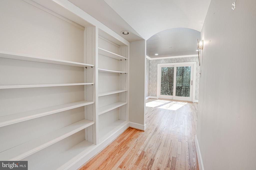 7315 GOLDEN IRIS CT