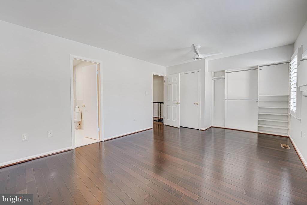7315 GOLDEN IRIS CT