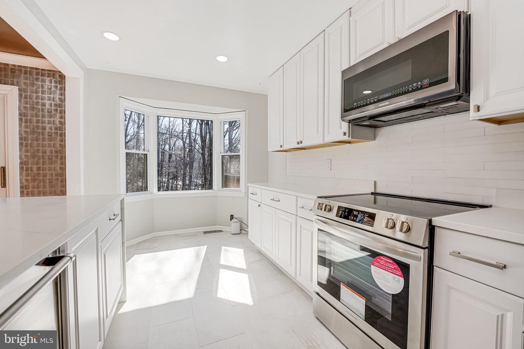 7315 GOLDEN IRIS CT