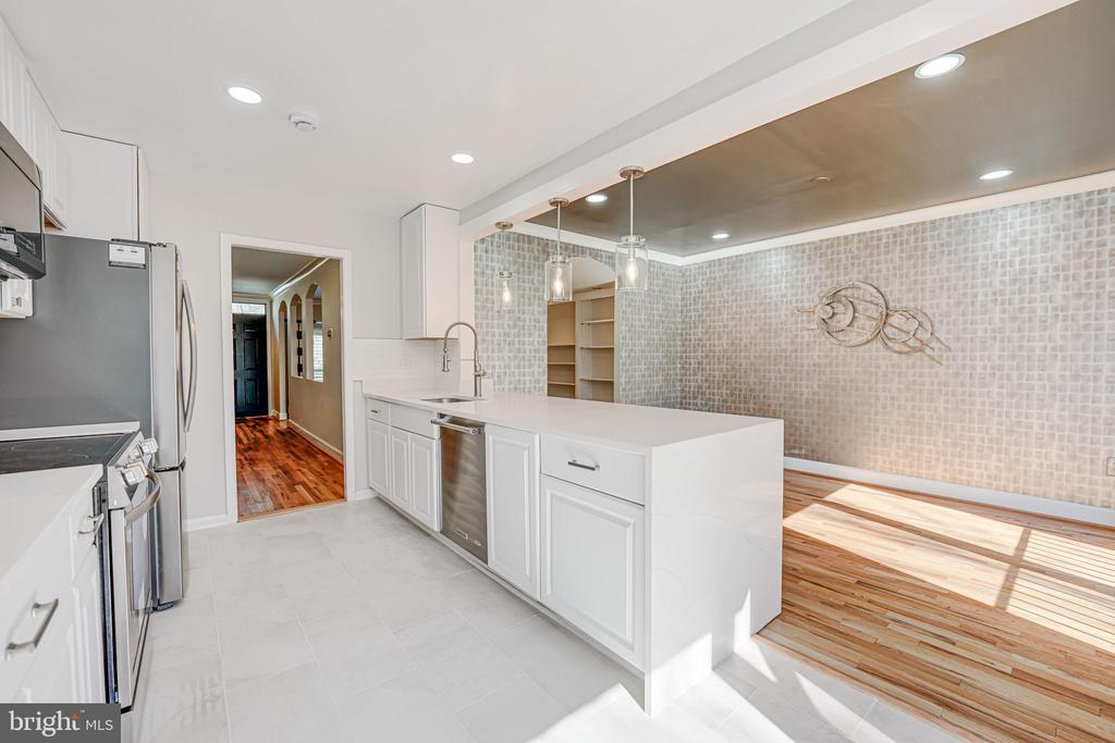7315 GOLDEN IRIS CT