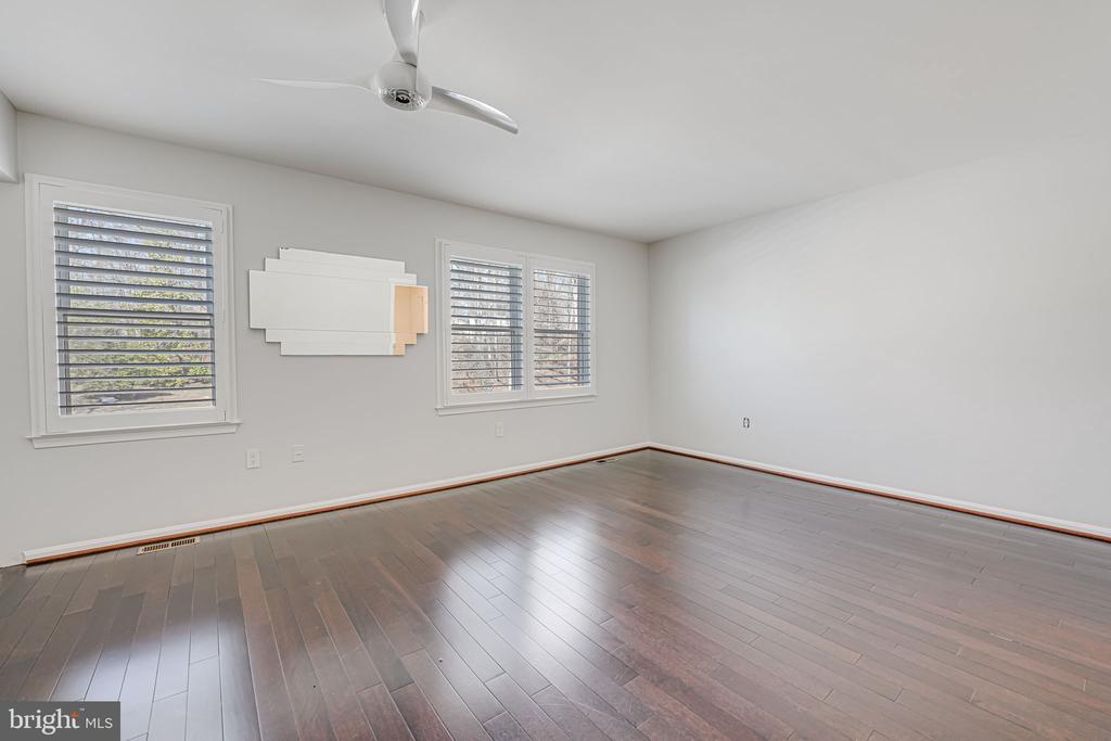 7315 GOLDEN IRIS CT