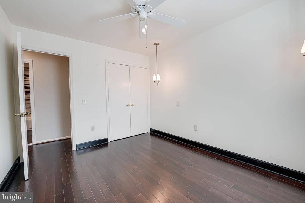 7315 GOLDEN IRIS CT