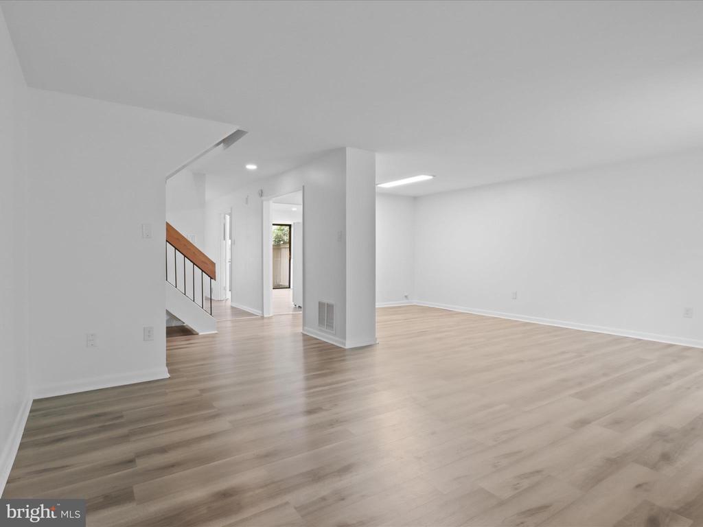 11627 Newbridge Ct
