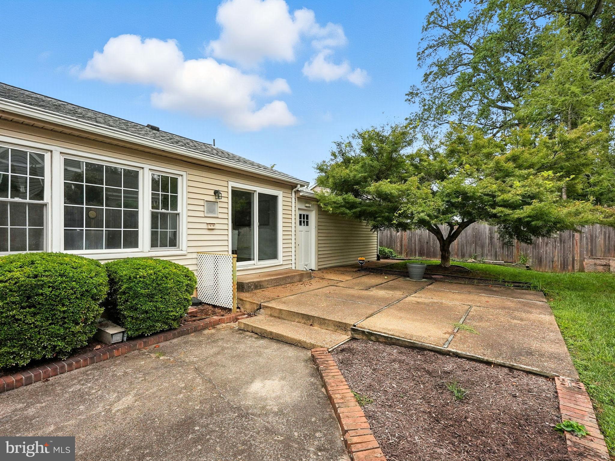 7415 BEVERLY MANOR DRIVE