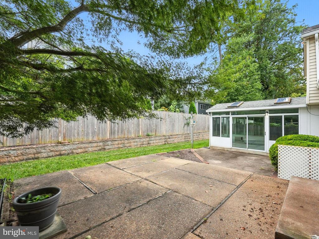 7415 BEVERLY MANOR DRIVE