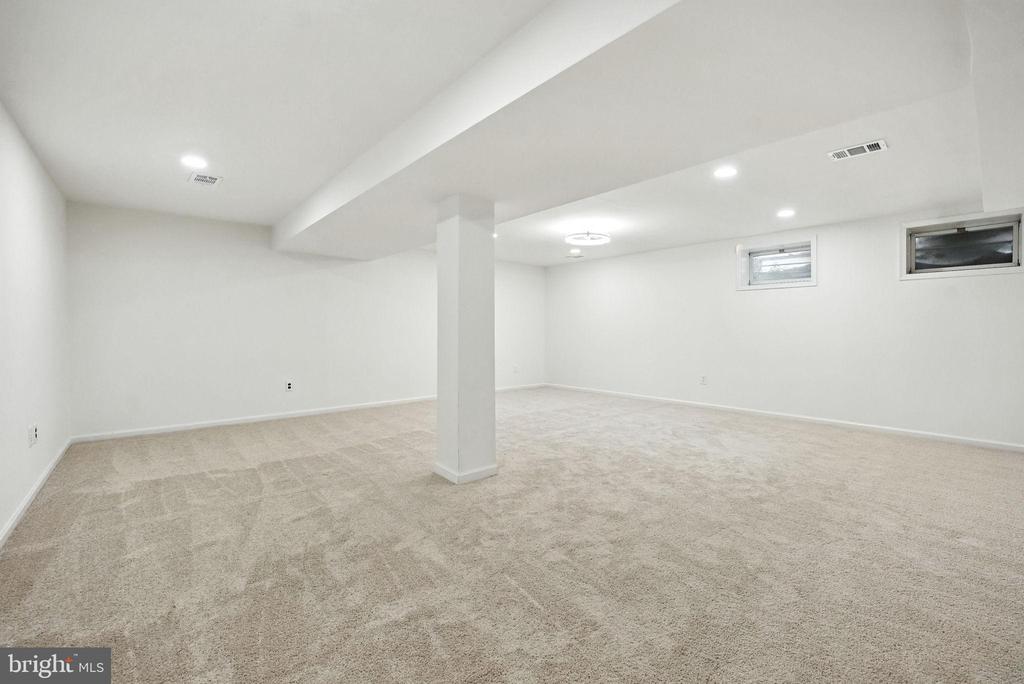 7415 BEVERLY MANOR DRIVE