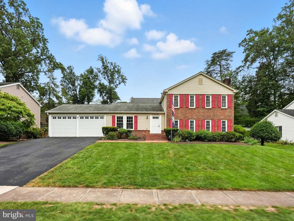 7415 BEVERLY MANOR DRIVE