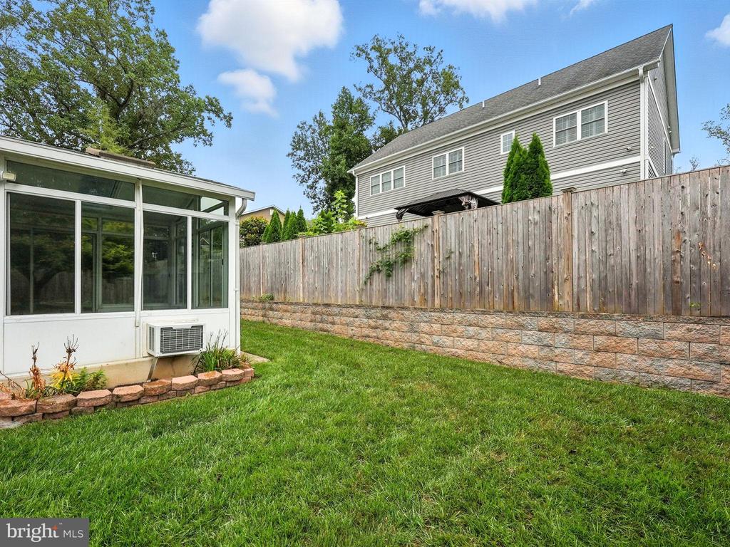7415 BEVERLY MANOR DRIVE