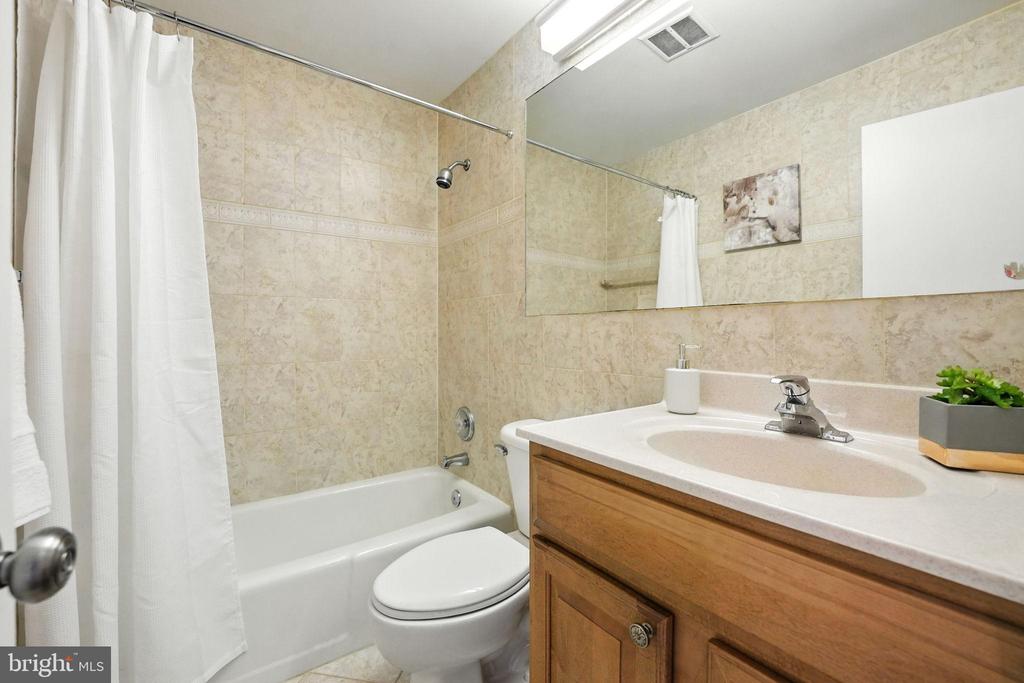 7415 BEVERLY MANOR DRIVE