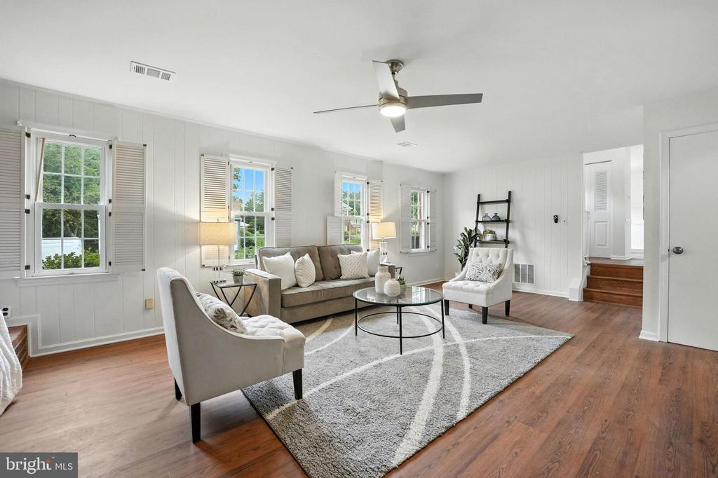 7415 BEVERLY MANOR DRIVE