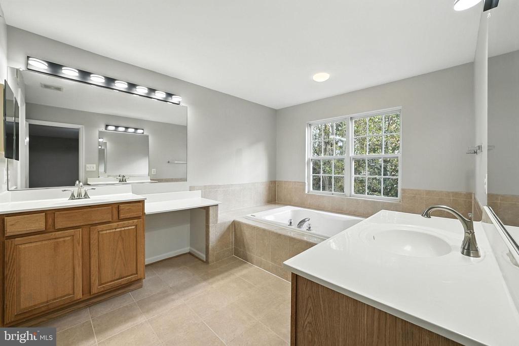 4705 MANOR DRIVE