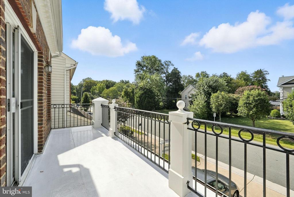 4705 MANOR DRIVE