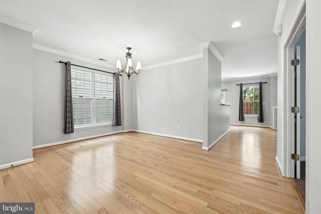 4705 MANOR DRIVE