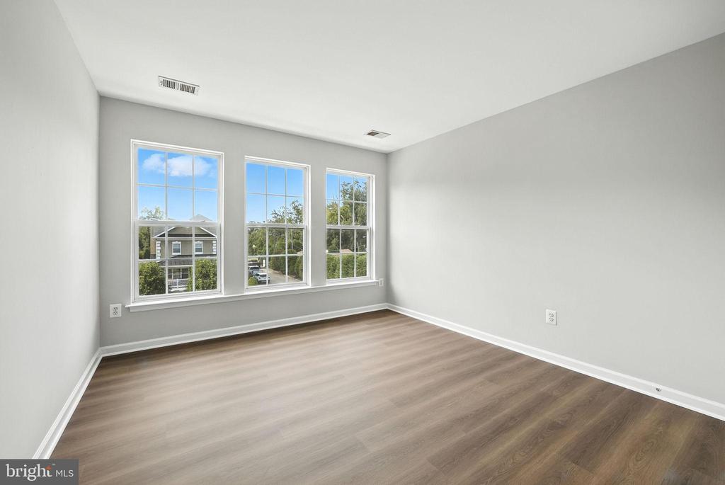 4705 MANOR DRIVE