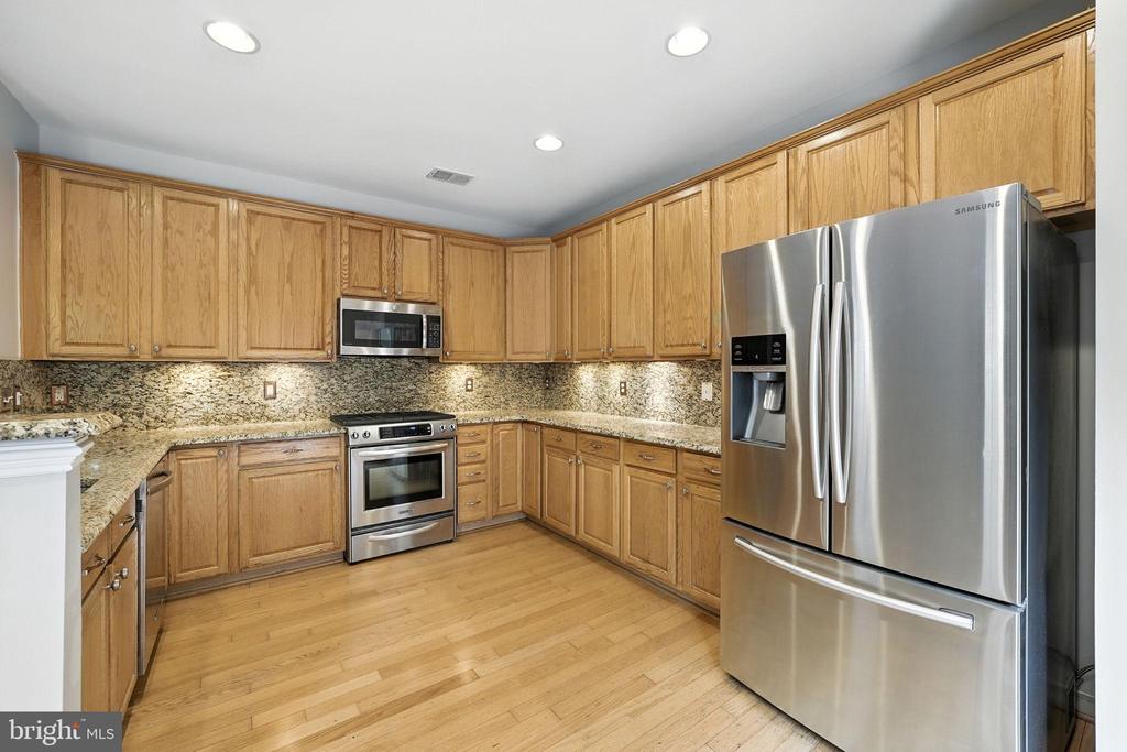 4705 MANOR DRIVE